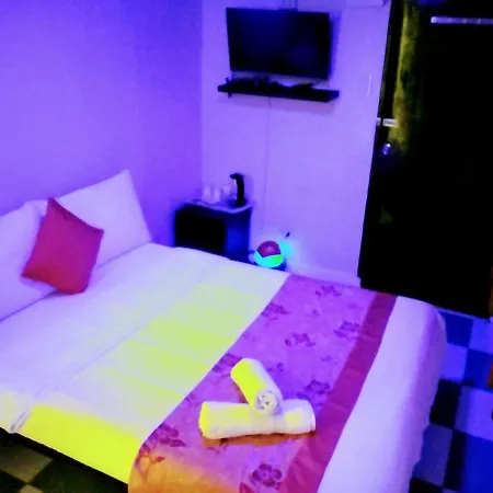 Halfway House Hostel Mactan Cebu Airport Lapu-Lapu City Exterior photo