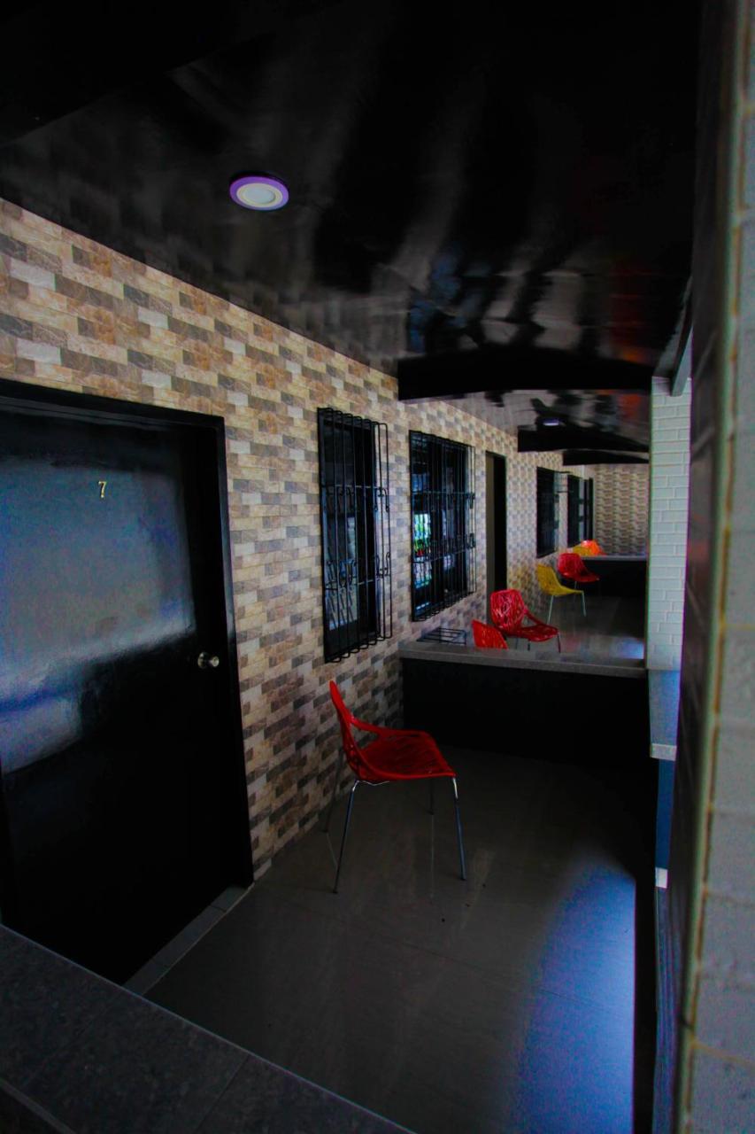 Halfway House Mactan Cebu Airport Hostel *